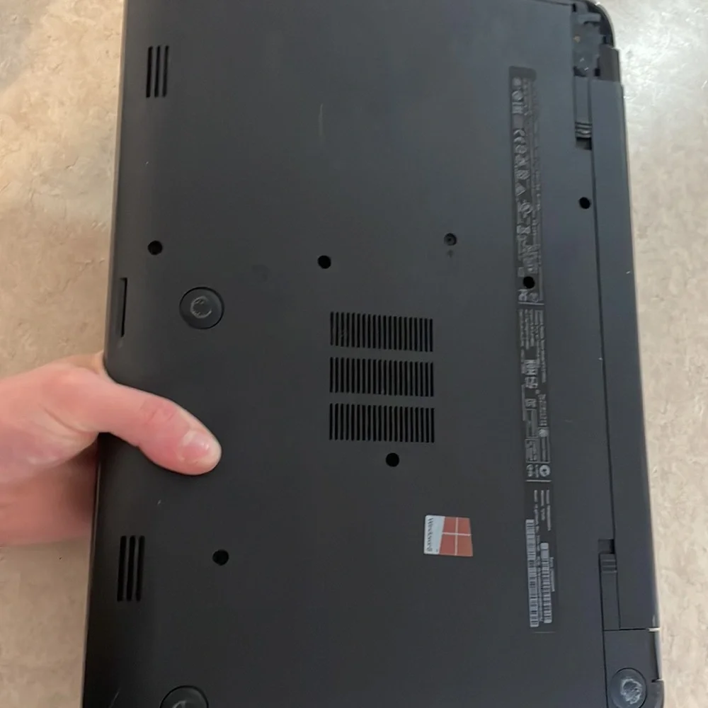 HP laptop. Works great, comes with charger. Just been collecting dust!